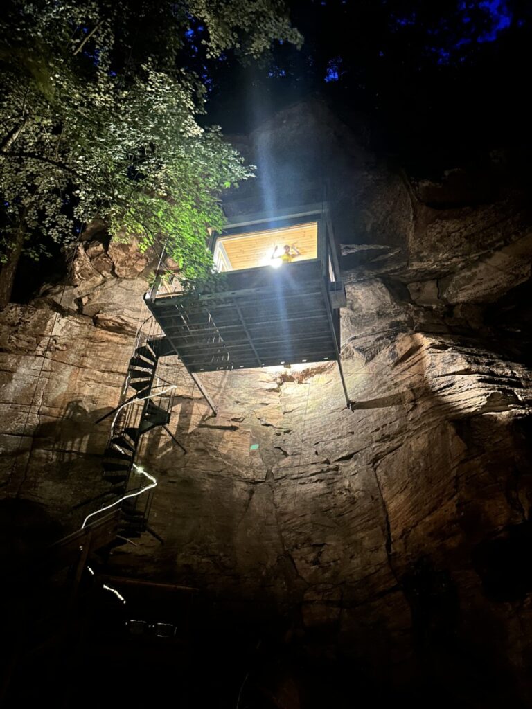 Red river gorge treehouse at night 