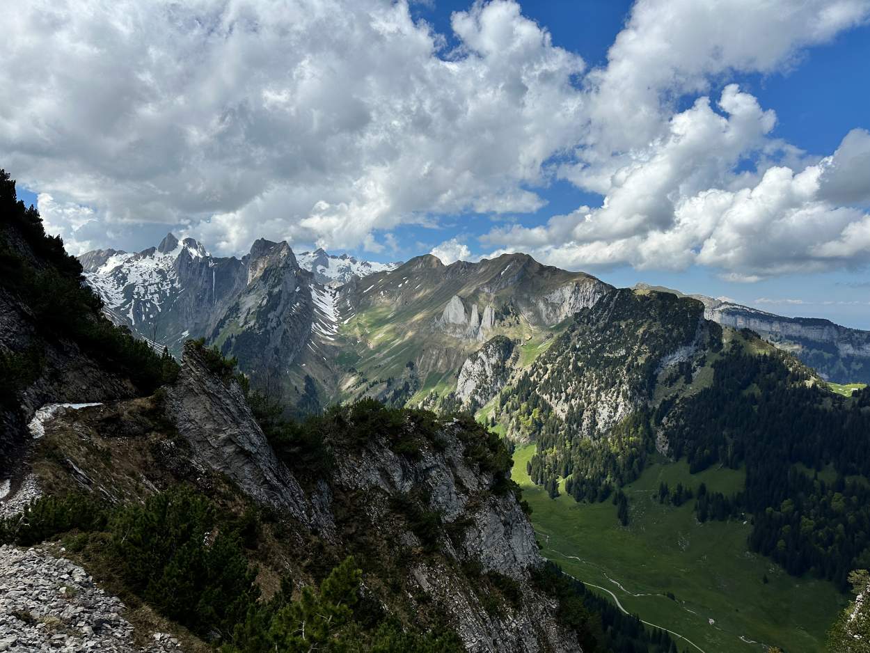 André Lutereau – Travelling Minimalist Expedition Vehicle: Hunter Sherpa X 2024 ACELA Monterra